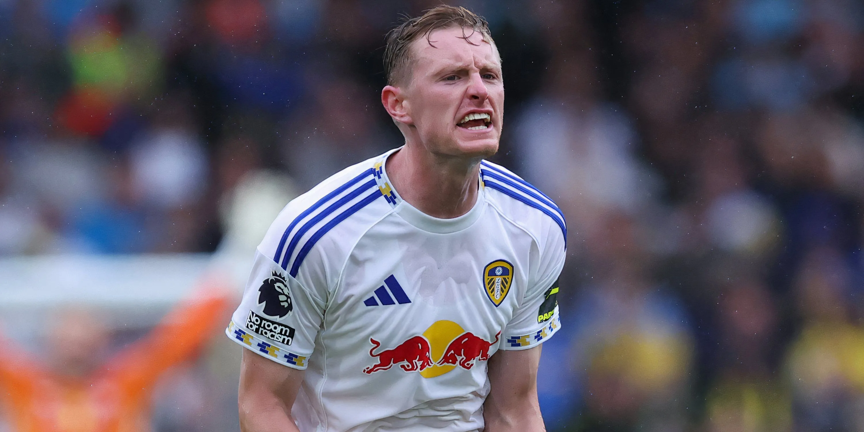 Sean Longstaff trong màu áo Leeds, thể hiện tầm ảnh hưởng sáng tạo và khả năng phòng ngự