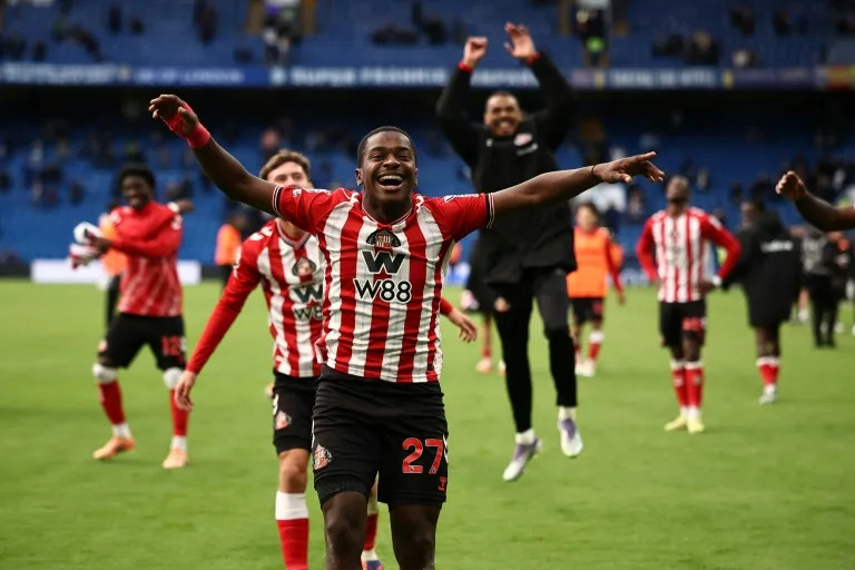 Sunderland Đánh Bại Chelsea 2-1, Leo Lên Hạng Nhì Premier League